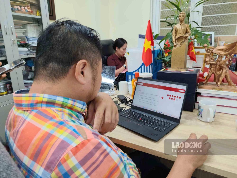 Party members of the Lao Dong Newspaper Party Committee participate in the first online contest to learn about major resolutions organized by the Party Committee of the Vietnam General Confederation of Labour. Photo: Vien Nguyen