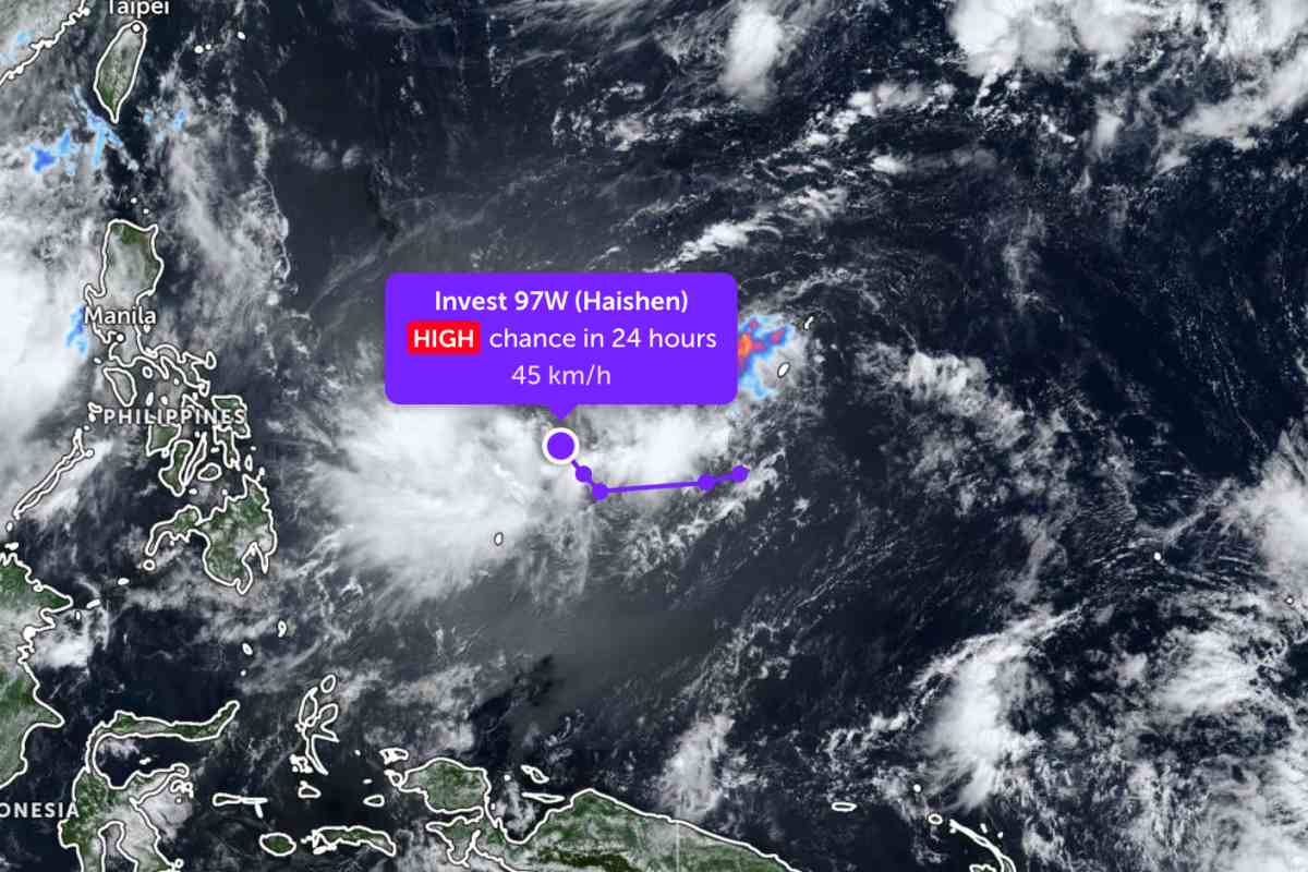 Cập nhật vị trí của áp thấp gần Biển Đông. Ảnh: JTWC