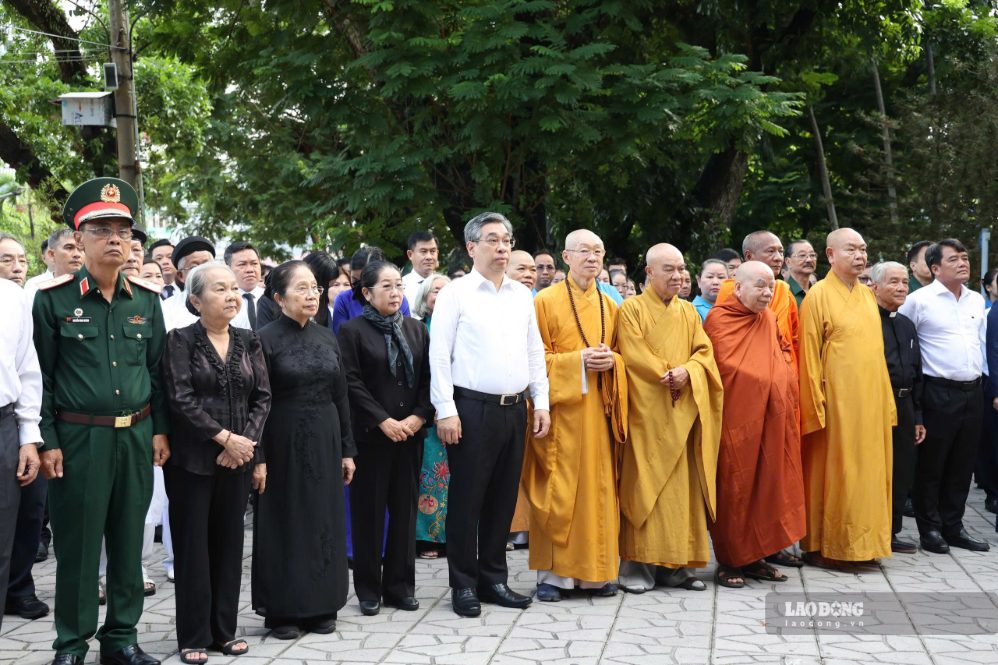 Đoàn đại biểu tham dự lễ