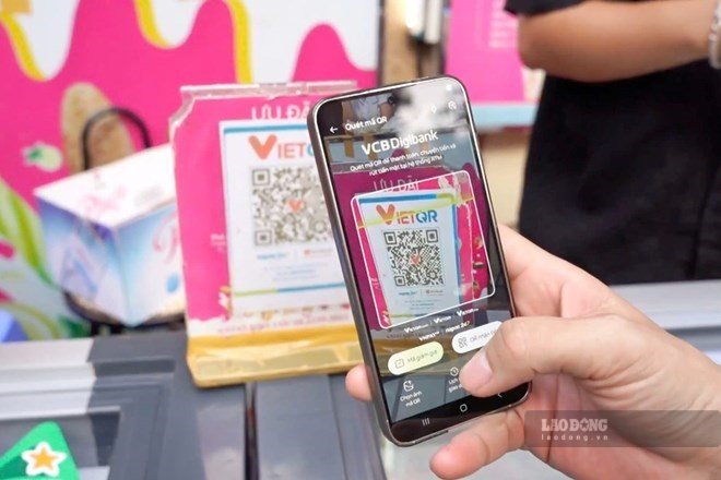 Dien Bien launches a non-cash payment movement. Photo: Vu Linh