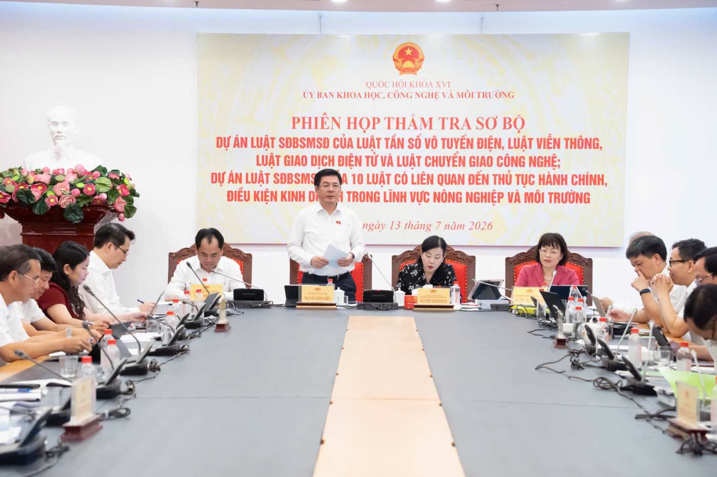 Member of the Party Central Committee, Vice Chairman of the National Assembly Nguyen Hong Dien proposed a careful review to cut back on administrative procedures that are no longer appropriate. Photo: National Assembly Electronic Information Portal