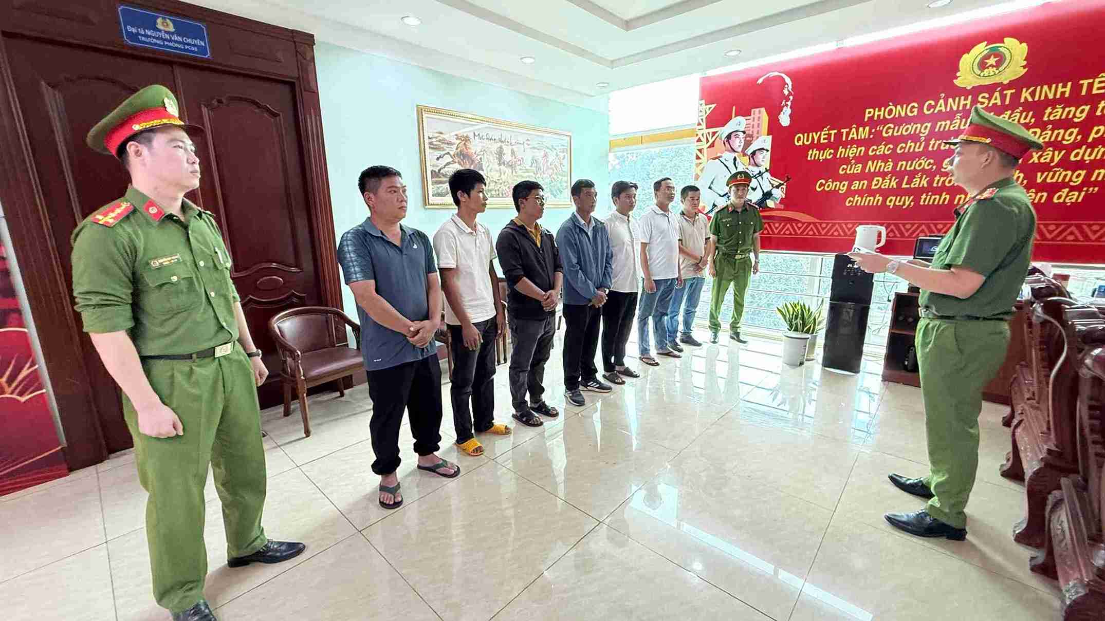 Cơ quan công an đã khởi tố vụ án, khởi tố 8 bị can để điều tra về các hành vi "Nhận hối lộ" và "Đưa hối lộ" xảy ra trong hoạt động kiểm dịch động vật. Ảnh: Công an cung cấp