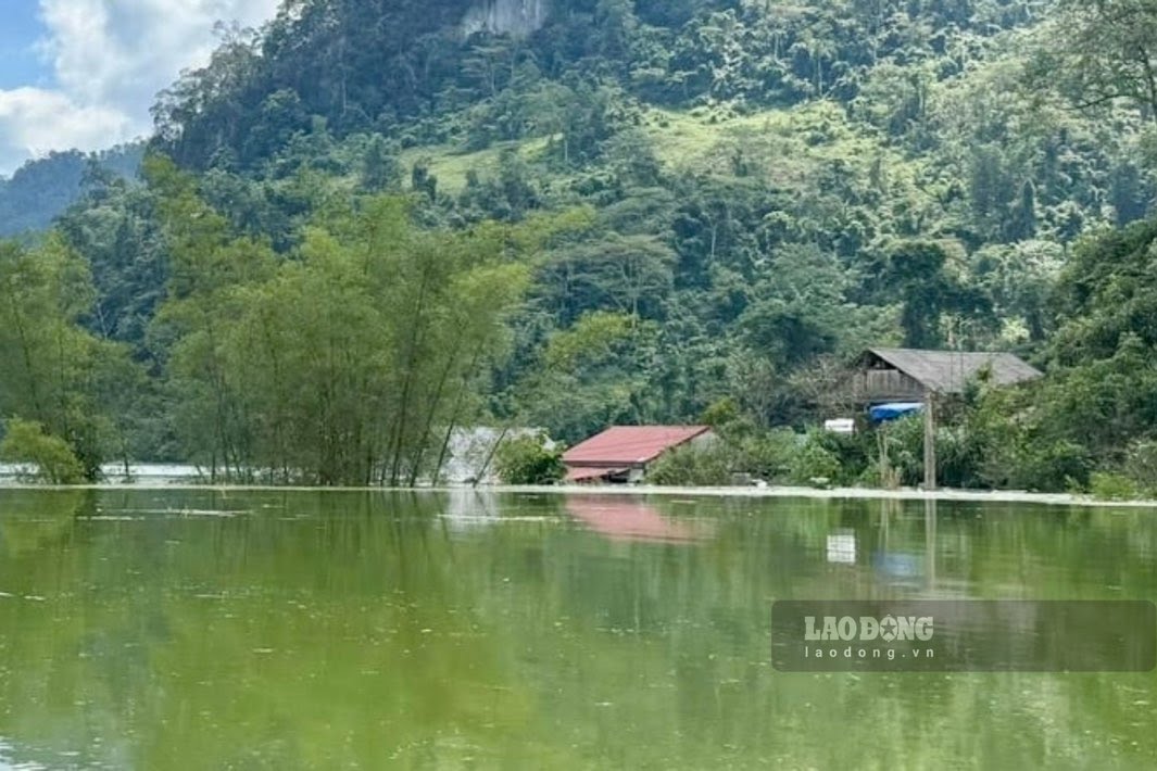 Thôn Kim Vân ngập lụt thời điểm tháng 10.2025. Ảnh: Việt Bắc