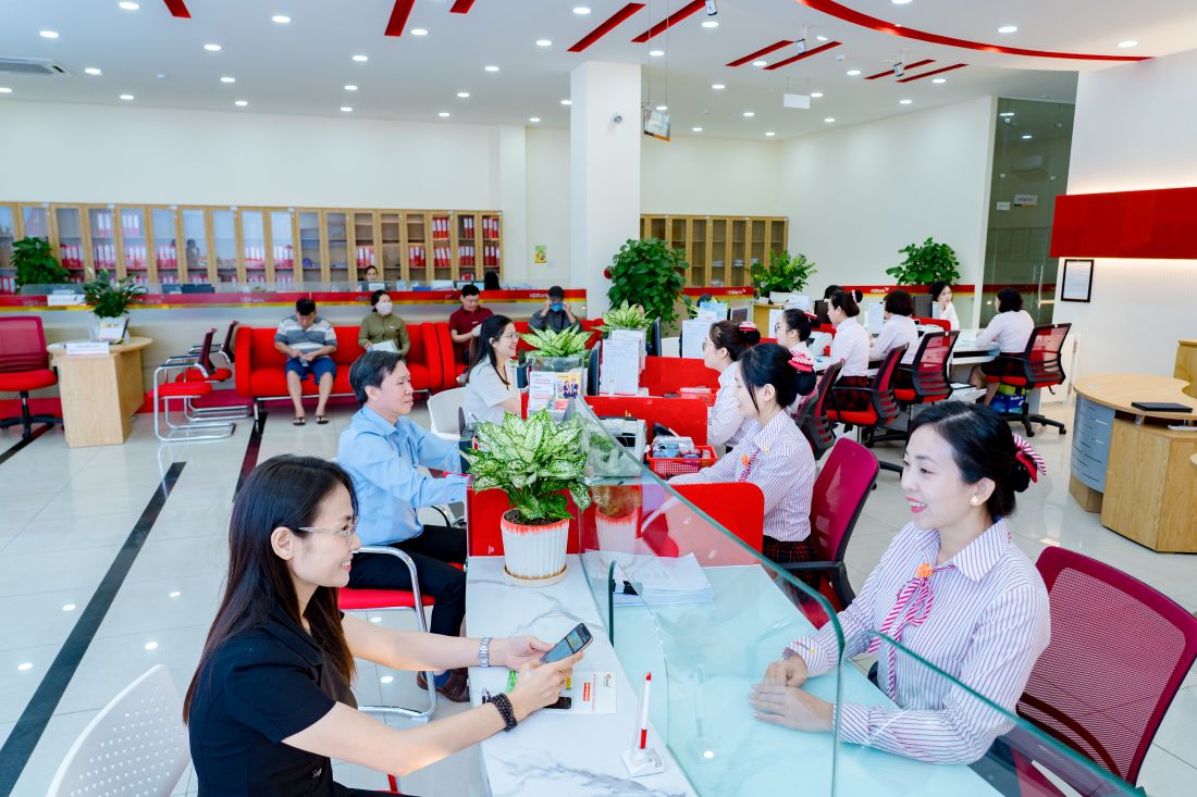 Fitch Ratings ranks HDBank for the first time, recognizing a solid financial foundation at the top of Vietnam. Photo: HDBank