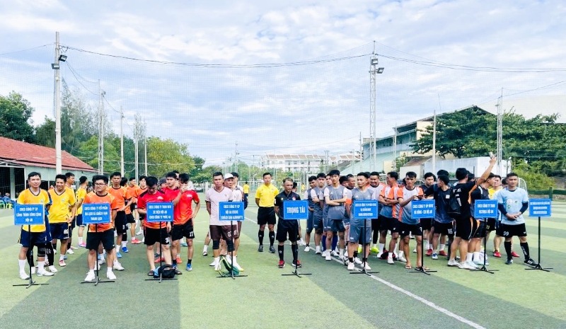 Hơn 120 đoàn viên tranh tài tại Giải bóng đá công nhân phường Hội An Tây, Đà Nẵng. Ảnh: Công đoàn Hội An Tây cung cấp
