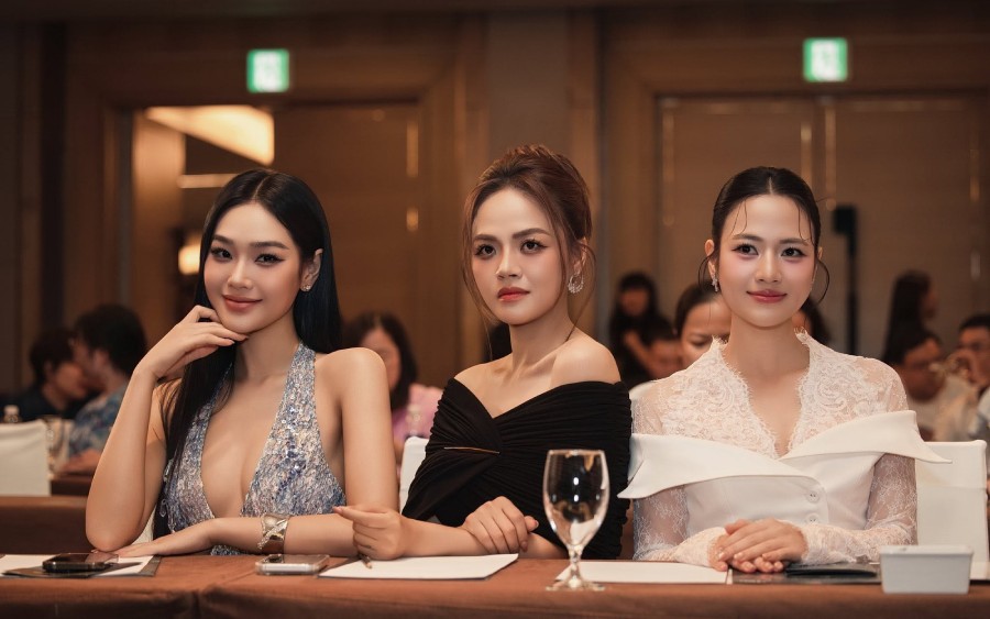 3 actresses at the press conference to launch the movie "White Fire". Photo: VFC.