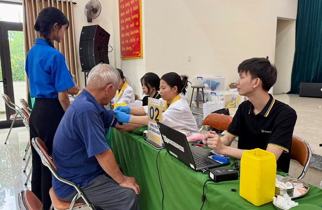 Gần 2.200 thân nhân liệt sĩ ở Huế tham gia lấy mẫu ADN. Ảnh: Công an TP Huế cung cấp.