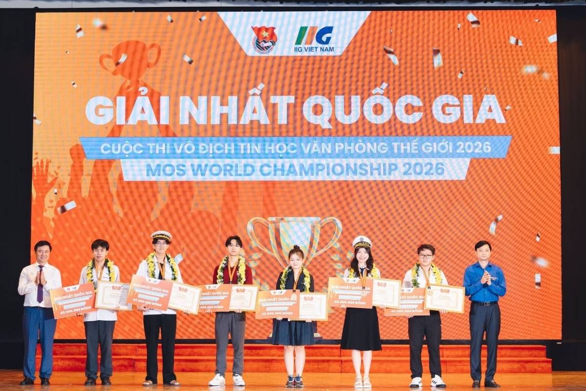 Awarding prizes to the national First Prize winners of the 2026 World Office Informatics Championship. Photo: Organizing Committee provided