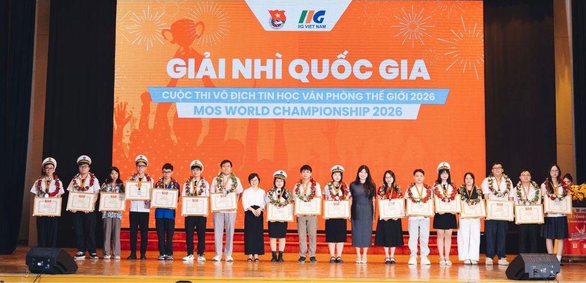 Các thí sinh đạt giải Nhì nhận giải thưởng tại Lễ tổng kết và trao giải quốc gia Cuộc thi Vô địch Tin học văn phòng thế giới 2026. Ảnh: Ban tổ chức cung cấp