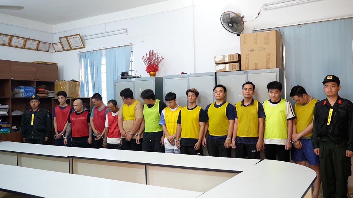 Ho Chi Minh City prosecutes 12 more defendants in a football betting ring worth more than 3,500 billion VND. Photo: Police provided