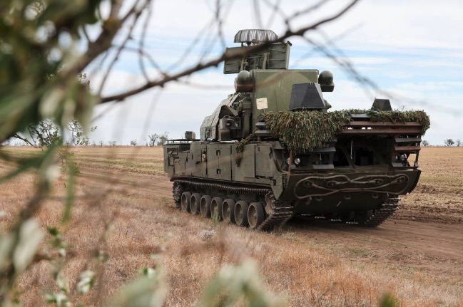 Russian equipment moving on the battlefield. Photo: TASS