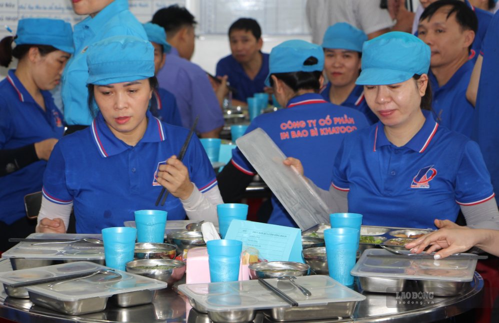 Chăm lo hiệu quả đời sống vật chất, tinh thần cho đoàn viên, người lao động tiếp tục được LĐLĐ tỉnh Khánh Hòa đặt ra trong 6 tháng cuối năm. Ảnh: Phương Linh