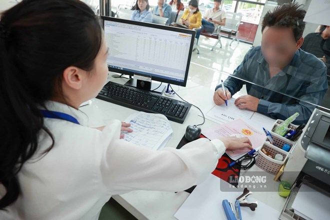 The Ministry of Finance has just responded to clarify the qualifications of commune officials when receiving business household registration. Photo: Hai Nguyen