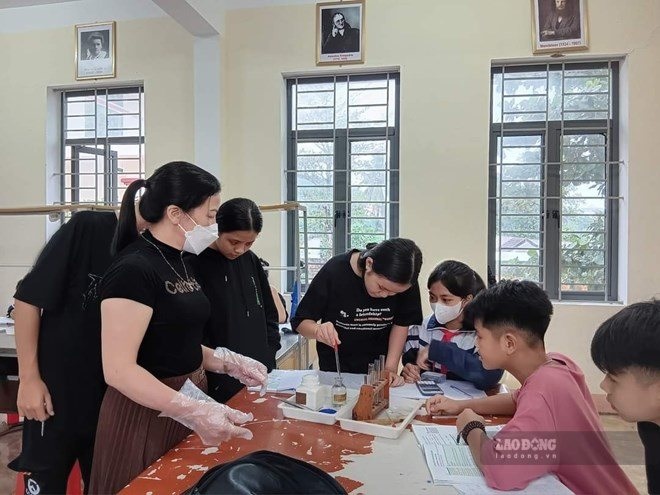 The school merger must be implemented according to the principle of "reducing education management staff, increasing staff directly teaching". Photo: Minh Chau