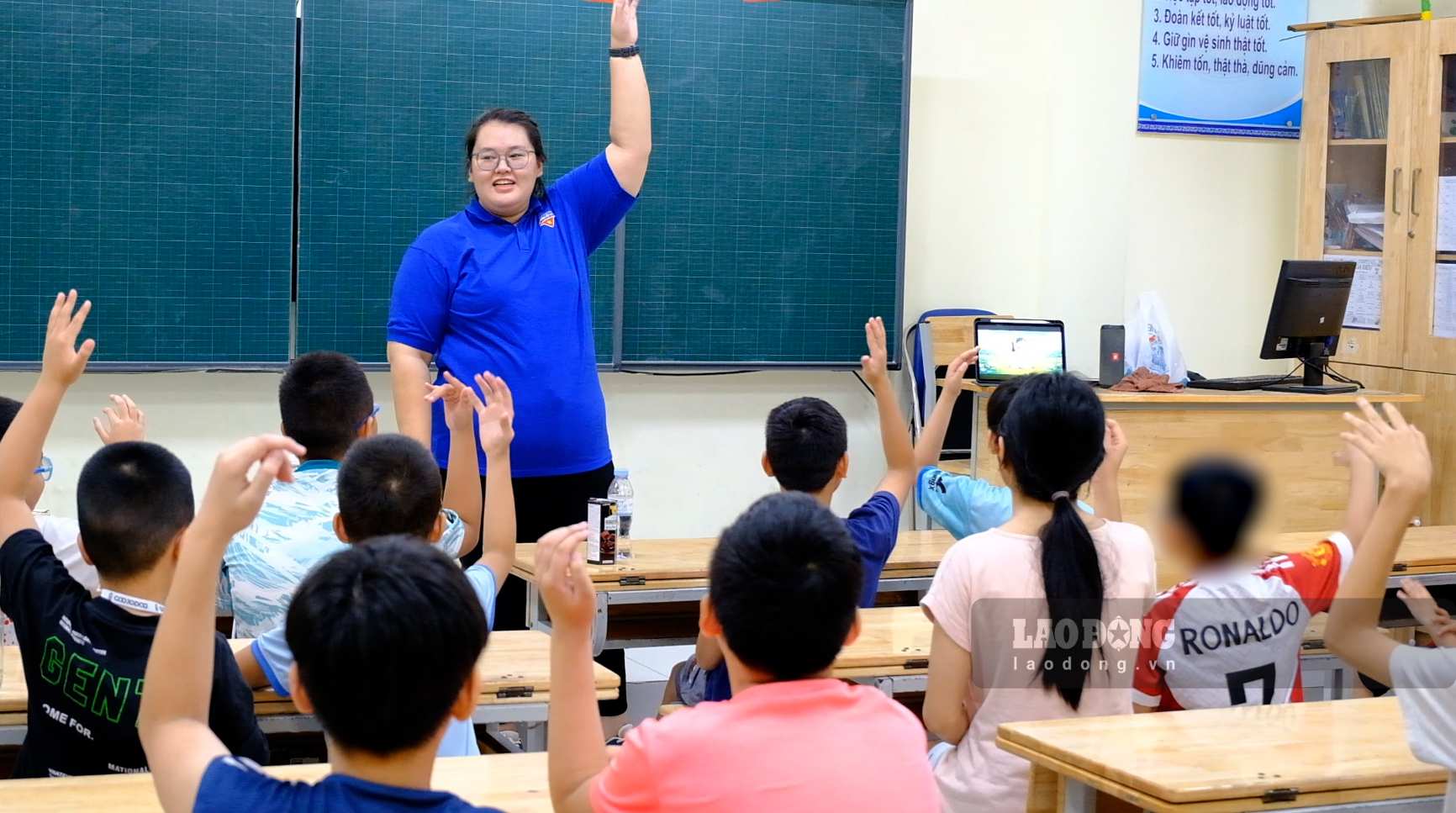 文廟 - 国子監区青年団が主催する無料の夏期講習は、子供たちに多くの有益な体験をもたらします.