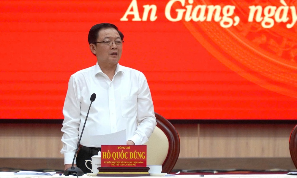 The Government working delegation led by Deputy Prime Minister Ho Quoc Dung had a working session with leaders of An Giang province. Photo: Van Si