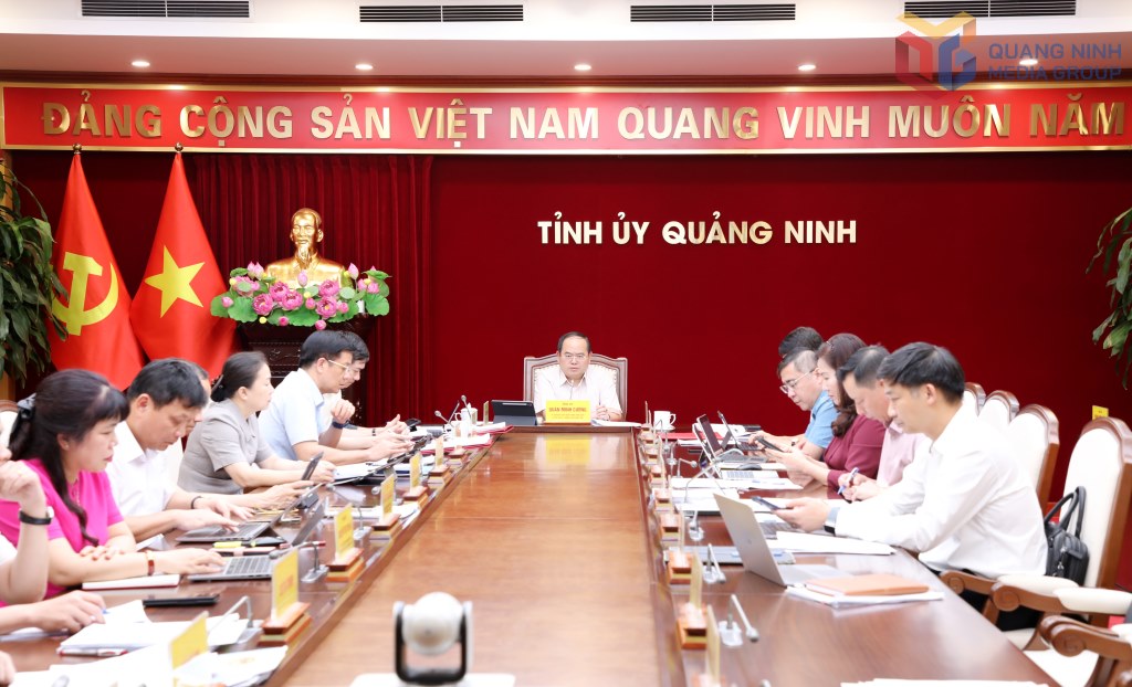 Standing Committee of Quang Ninh Provincial Party Committee gives opinions on the results of implementing the arrangement of villages, hamlets, and neighborhoods. Photo: Newspaper and Radio, Television of Quang Ninh province