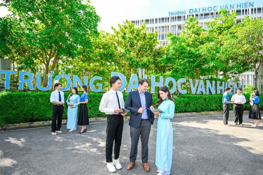 Candidates registering for nguyện vọng 1 at Van Hien University receive 60% tuition fee support for the first semester. Photo: Van Hien University