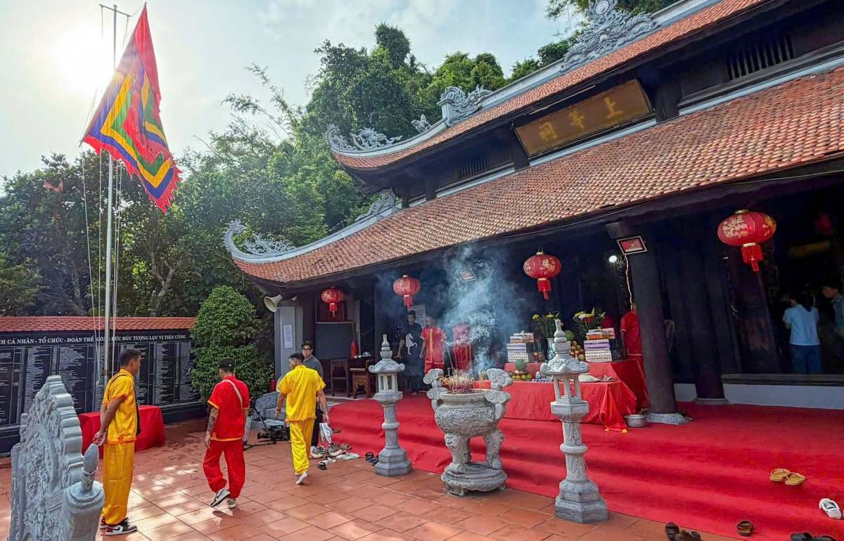 Lễ dâng hương được tổ chức tại đền Nghè và một số di tích trên địa bàn phường Đồ Sơn gắn với lễ hội. Ảnh: Cổng TTĐT Hải Phòng