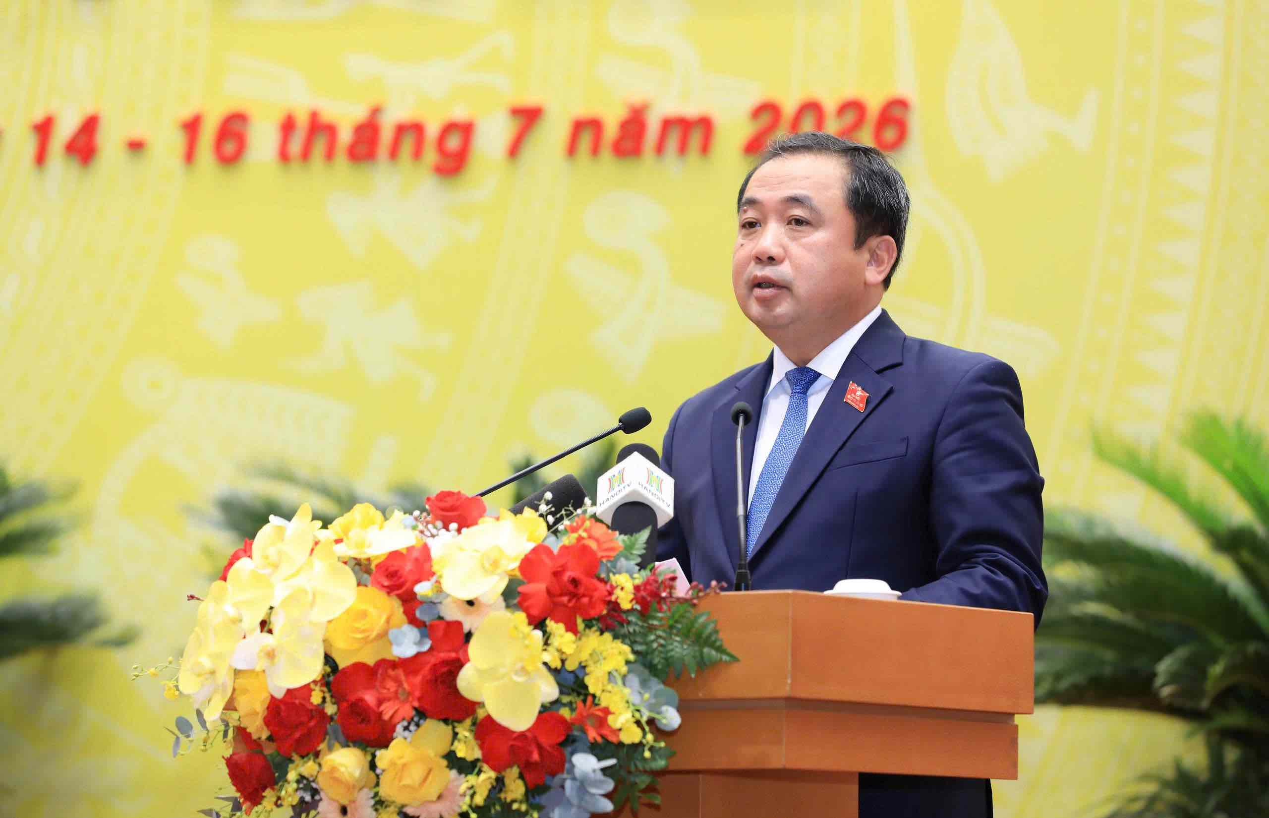 Le membre du Bureau politique, secrétaire du Comité municipal du Parti de Hanoï, Trần Đức Thắng, s'exprime lors de la session. Photo: Conseil populaire de la ville de Hanoï