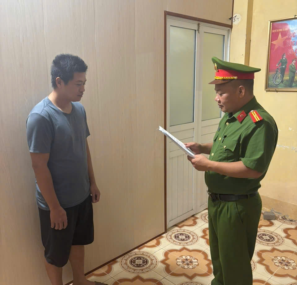 Khởi tố người say rượu gây rối tại trụ sở UBND xã Đông Tiền Hải. Ảnh: Công an tỉnh Hưng Yên