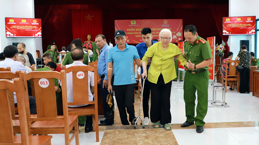 Những mẫu ADN mang theo nỗi mong chờ của gia đình liệt sĩ. Ảnh: Công an Lào Cai 