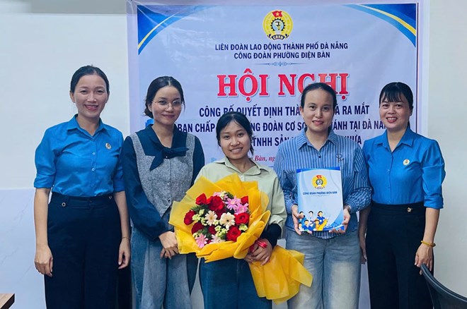 Công đoàn phường Điện Bàn, Đà Nẵng thành lập Công đoàn cơ sở Chi nhánh tại Đà Nẵng - Công ty TNHH Sản xuất Tấm ốp nhựa với 45 đoàn viên. Ảnh Công đoàn Điện Bàn cung cấp