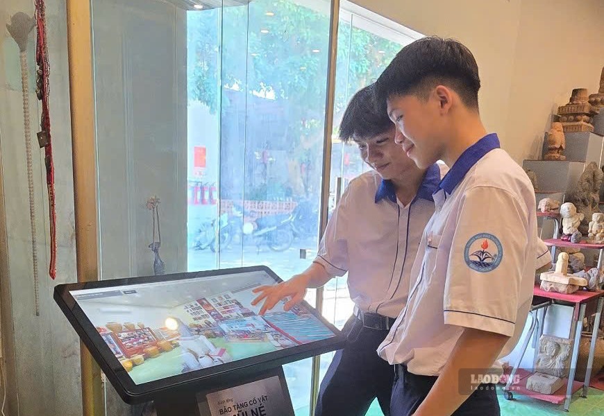 Khám phá cổ vật qua dữ liệu số hóa. Ảnh: Duy Tuấn