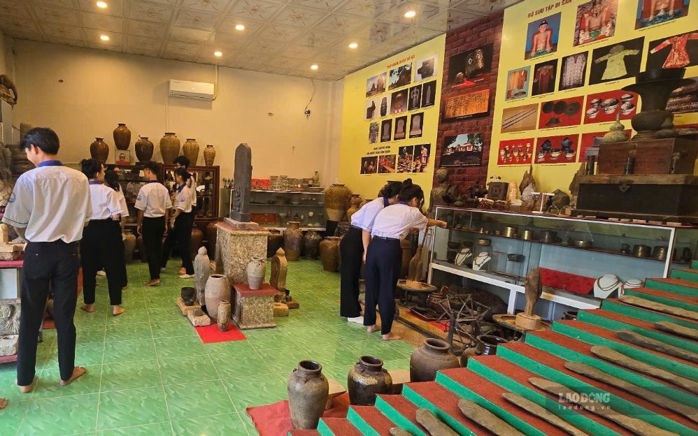 Các đoàn học sinh từ các trường đến tìm hiểu về văn hóa tại bảo tàng. Ảnh: Duy Tuấn