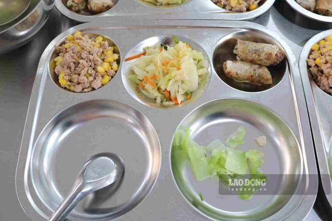 Một suất ăn bán trú của học sinh. Ảnh: Vân Trang