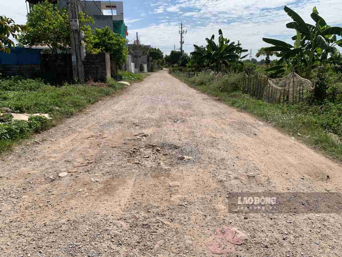 Tuyến đường N3 sông Vĩnh Giang xuống cấp, người dân mong sớm được sửa chữa. Ảnh: Lương Hà