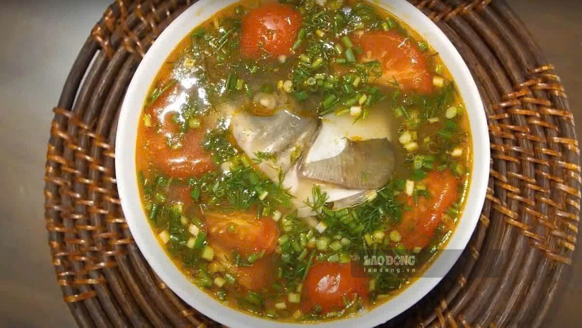 Tomato fish soup is one of the soups that supports increased liver function. Photo: Quang Minh.