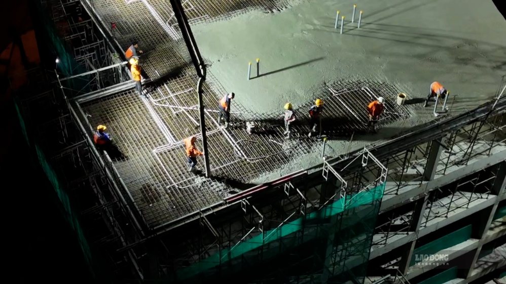 Hai khối nhà A2 và A3 đã hoàn thành cất nóc, tạo tiền đề triển khai các hạng mục tiếp theo. Ảnh: Hoàng Lộc