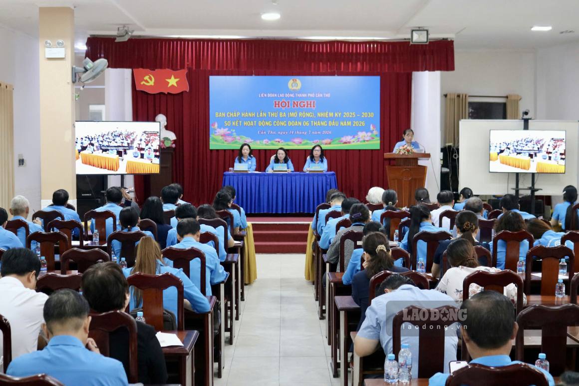 Quang cảnh Hội nghị lần thứ ba Ban Chấp hành (mở rộng) LĐLĐ TP khóa I; Sơ kết phong trào công nhân, viên chức, lao động (CNVCLĐ) và hoạt động Công đoàn 6 tháng đầu năm 2026. Ảnh: Tạ Quang