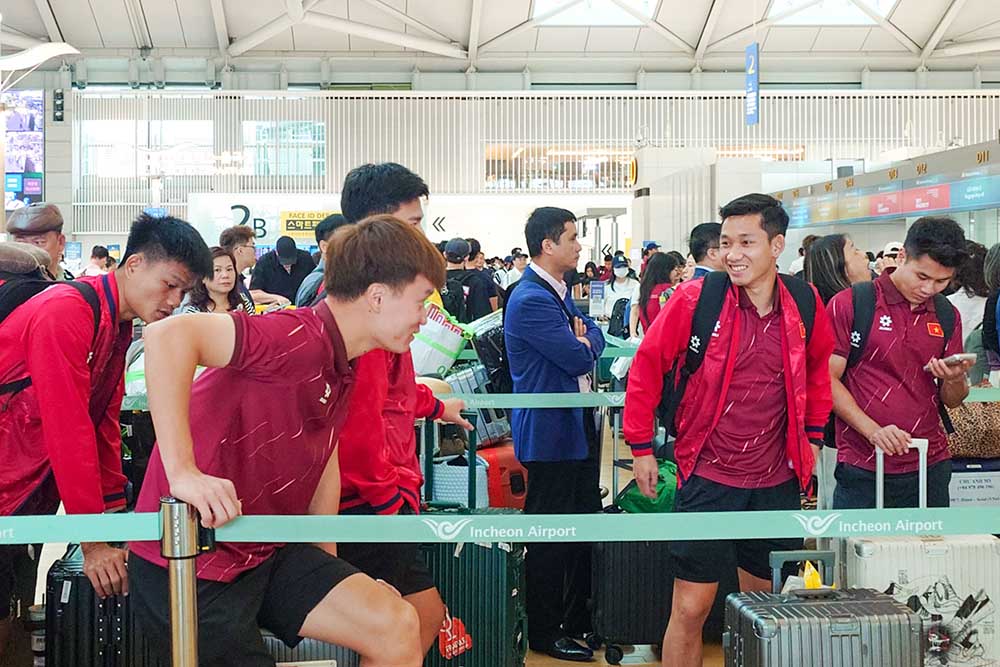 Các cầu thủ giữ tin thần thoải mái sau chuyến tập huấn tại Hàn Quốc. Ảnh: VFF