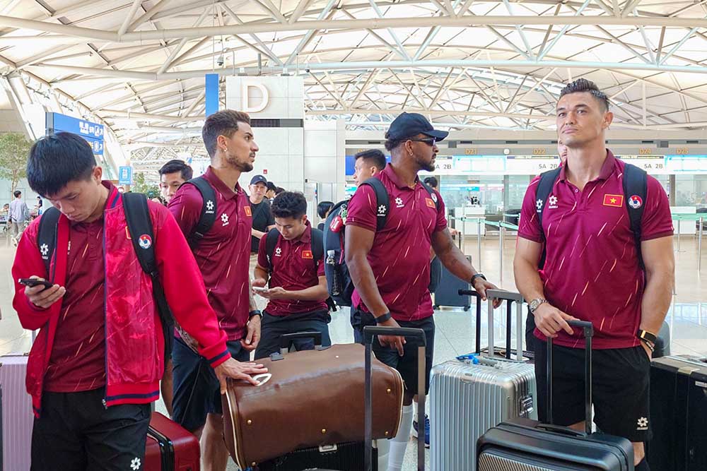 La selección vietnamita regresa a casa después de un viaje de entrenamiento en Corea del Sur. Foto: VFF