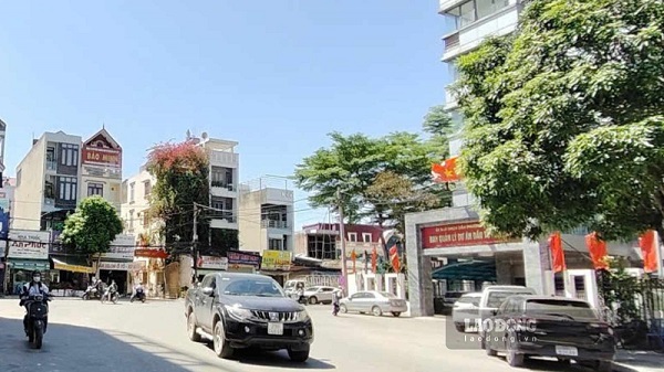 Tax authorities answer and guide people to pay taxes with income thresholds above 1 billion from land rent. Photo: Xuyen Dong