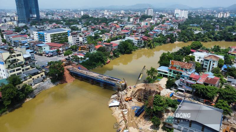 Cầu Gia Bảy trị giá hàng trăm tỉ đồng nằm trong phạm vi dự án cũng đang được triển khai thi công. Ảnh: Việt Bắc