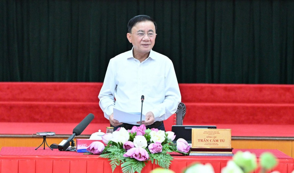 Politburo Member, Standing Secretary of the Secretariat Tran Cam Tu stated the task of continuing to promote the arrangement of public non-business units and schools in localities. Photo: E-Portal of the Communist Party of Vietnam