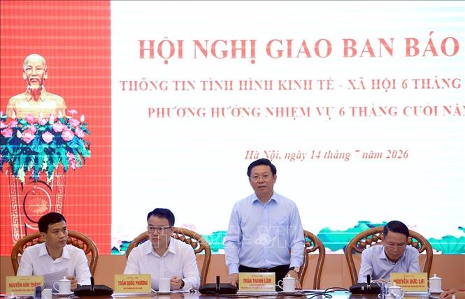 Ủy viên Trung ương Đảng, Phó Trưởng Ban Tuyên giáo và Dân vận Trung ương Trần Thanh Lâm chủ trì hội nghị. Ảnh: Tuấn Anh/TTXVN