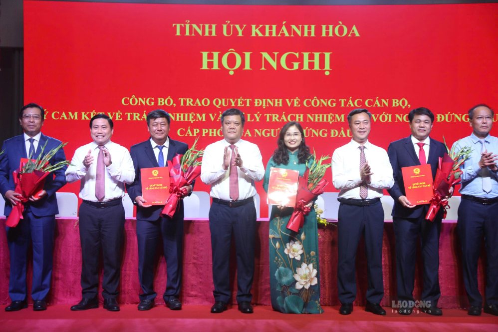 The locality has just announced the decision of the Secretariat on appointing 9 additional officials to participate in the Executive Committee of the Khanh Hoa Provincial Party Committee. Photo: Huu Long