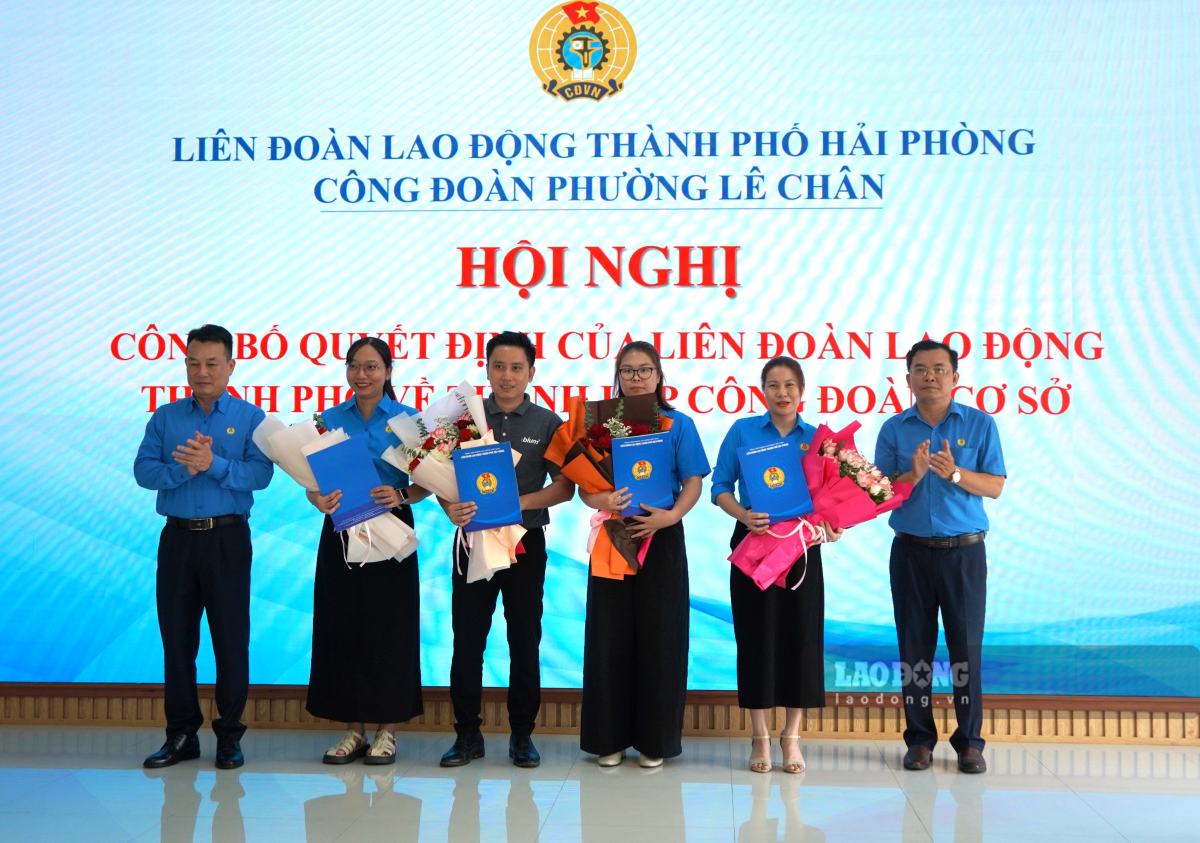 Các công đoàn cơ sở được thành lập mới. Ảnh: Mai Dung