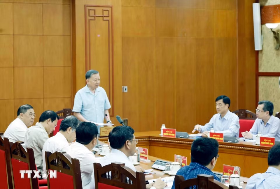 Tổng Bí thư, Chủ tịch nước Tô Lâm chủ trì cuộc làm việc về công nghiệp đóng tàu. Ảnh: TTXVN