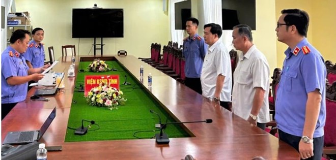 Khởi tố nguyên Trưởng Công an, nguyên Viện trưởng VKSND huyện Trà Ôn (cũ)