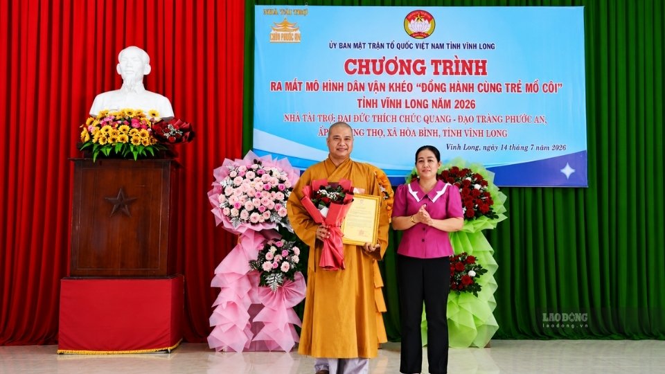 The "Accompanying Orphans" model contributes to the effective implementation of social security work in Vinh Long. Photo: Hoang Loc
