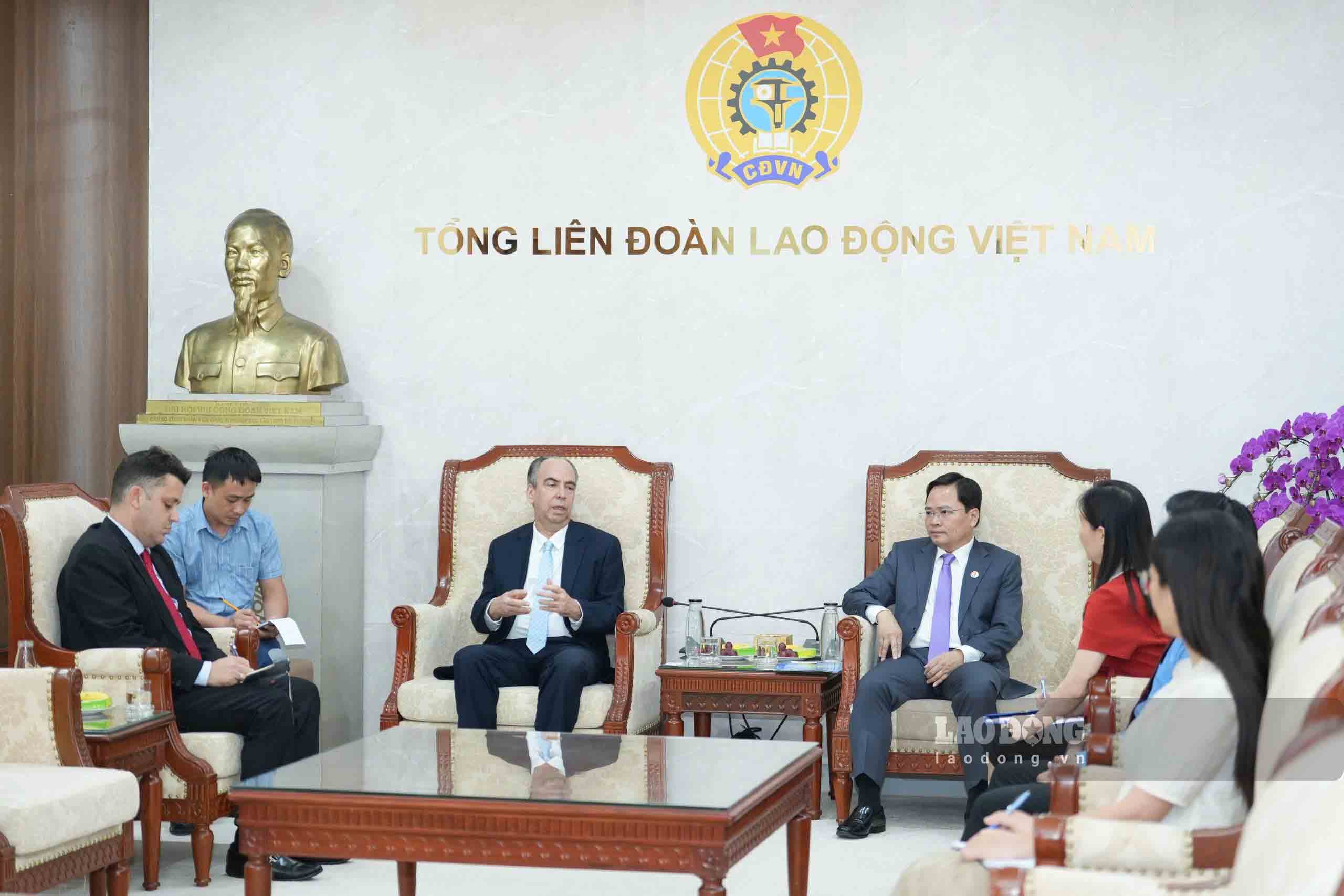 Quang cảnh buổi làm việc. Ảnh: Hữu Chánh