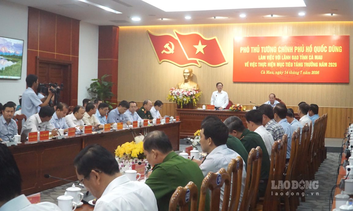 Phó thủ tướng Chính phủ Hồ Quốc Dũng làm việc tại Cà Mau. Ảnh: Nhật Hồ.