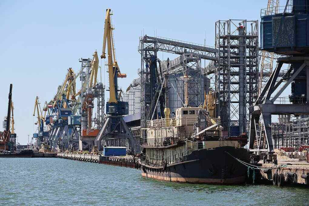 ロシアは、アゾフ海の代替輸送ルートを検討していると発表しました。写真:TASS