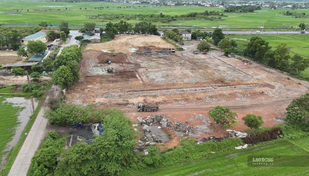 Nhà máy gạch gây ô nhiễm bị chấm dứt hoạt động, buộc tháo dỡ nhưng vẫn chưa bàn giao mặt bằng đúng tiến độ. Ảnh: Phóng viên.