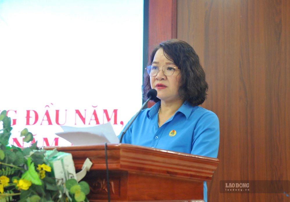 Lãnh đạo Liên đoàn Lao động tỉnh phát biểu tại hội nghị. Ảnh: Tuyết Mai
